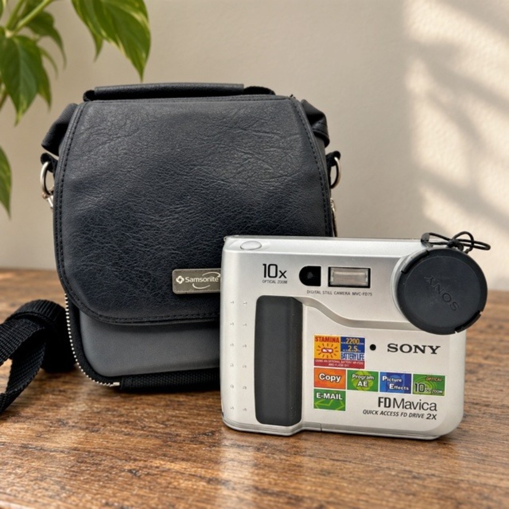 Sony Mavica MVC-FD75 Digital Camera 10x Zoom Floppy Disk w/ Case Untested